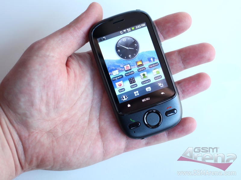 HTC Pulse Mini in Hand